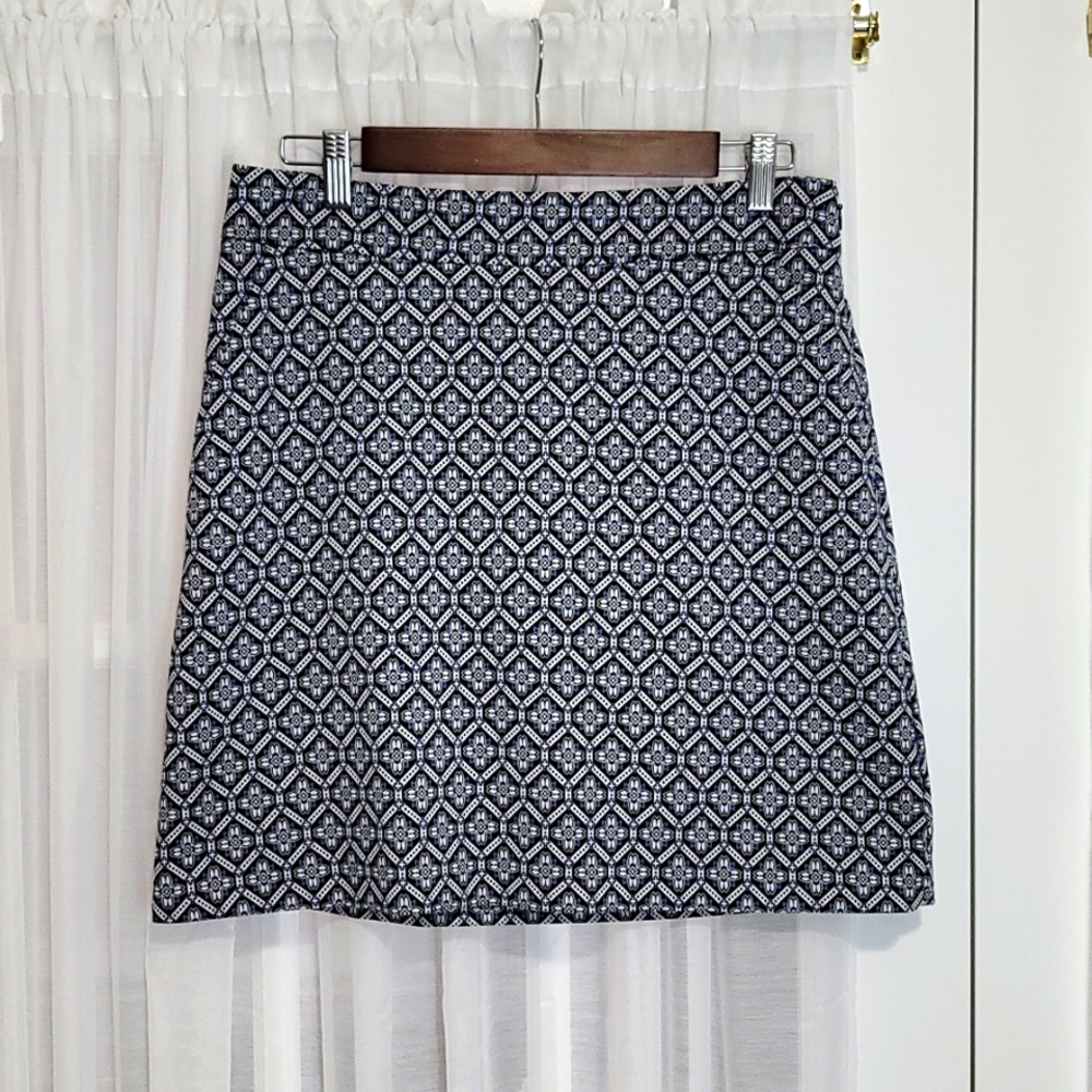 LOFT skirt with front pockets